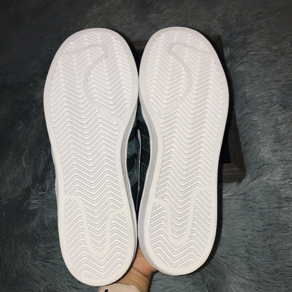 LAST ONE!! New Size 7.5 Adidas Velvet Superstars - Picture 5 of 5